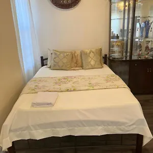 https://an-amazing-room-in-queens.us-newyorkcity.com